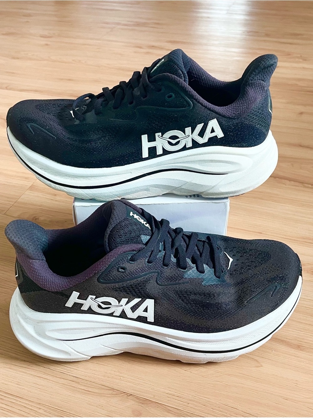 Hoka One One Clifton Women’s Black & White Athletic Running Shoes 8.5 US